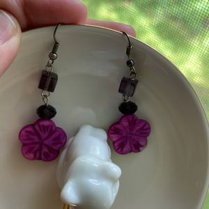 Flower/purple shell earrings